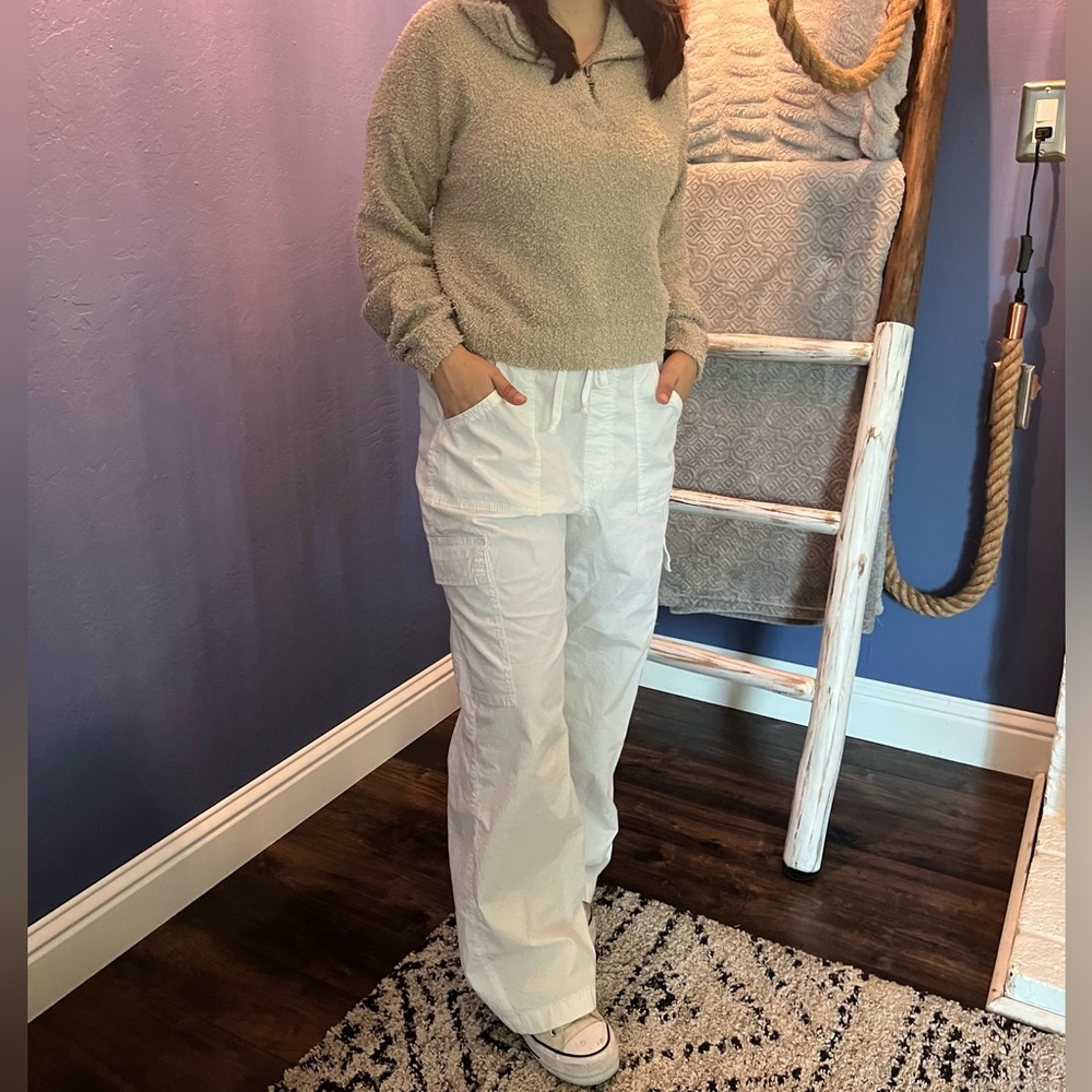 NWT Hollister cargo pants loose fit draw string